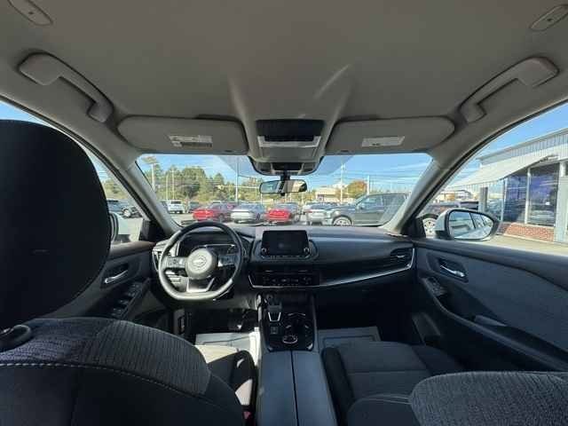 Used 2023 Nissan Rogue SV image 16