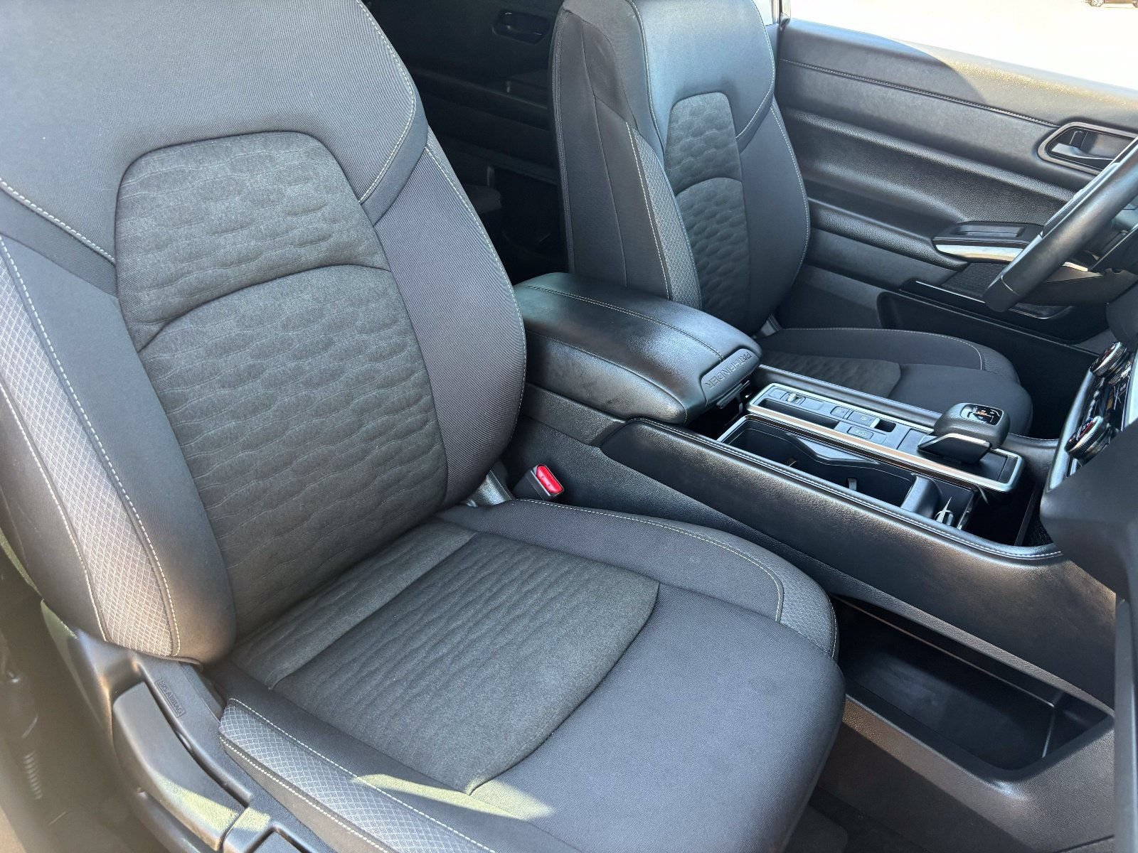 Certified 2025 Nissan Pathfinder SV FWD image 11