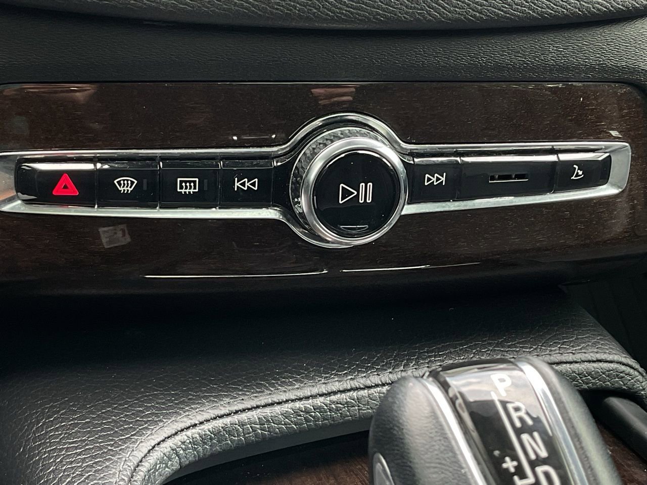 Used 2017 Volvo XC90 T6 Momentum w/ Vision Package image 35