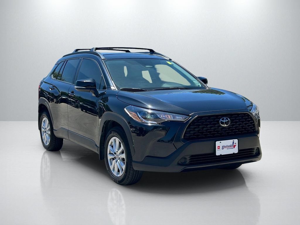 Used 2024 Toyota Corolla Cross LE FWD image 3