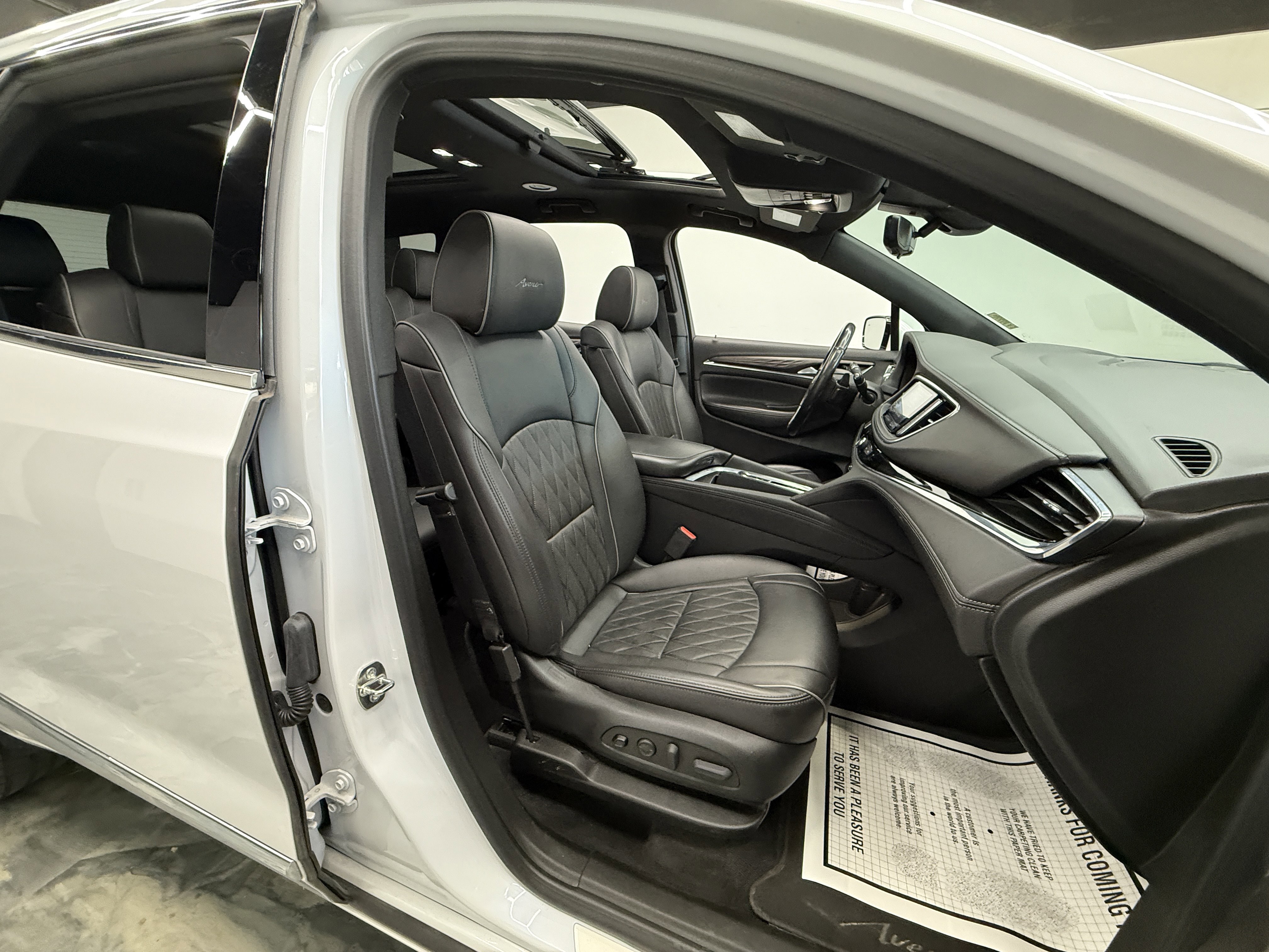 Used 2023 Buick Enclave Avenir image 25