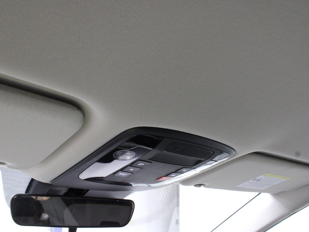 Used 2023 Kia Carnival EX FWD image 25