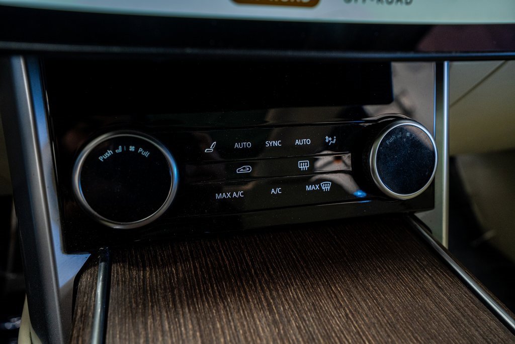 Used 2023 Land Rover Range Rover Long Wheelbase SE image 46