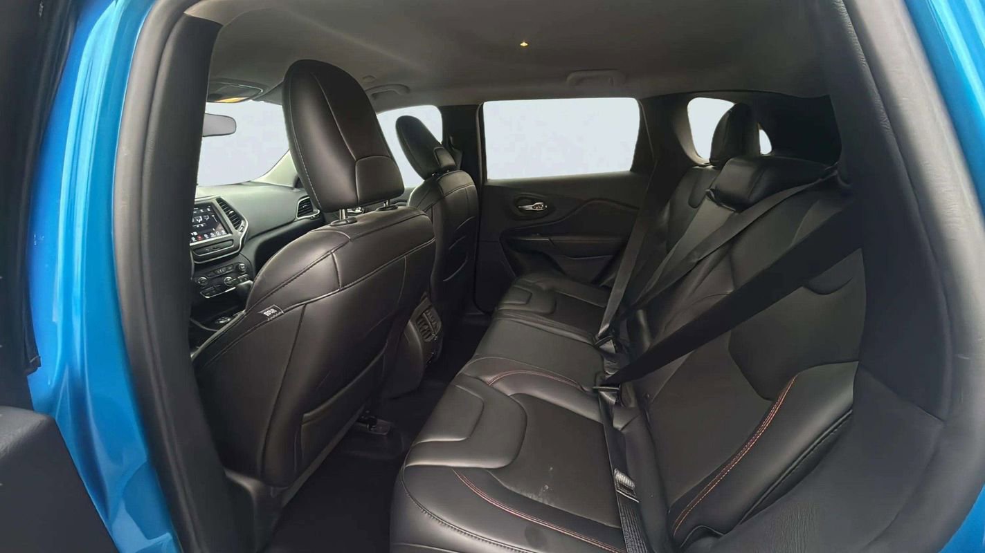 Used 2019 Jeep Cherokee Trailhawk w/ Cold Weather Group image 17