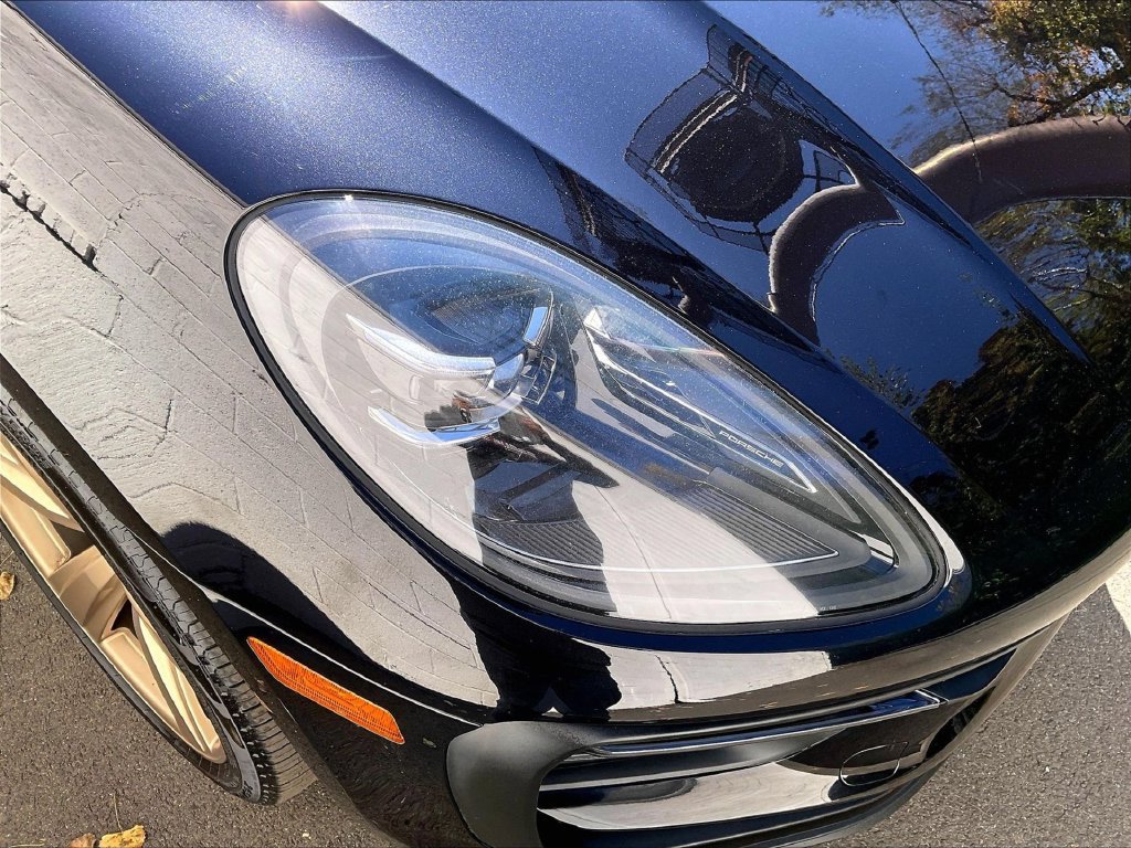 Certified 2023 Porsche Macan AWD/4WD image 30