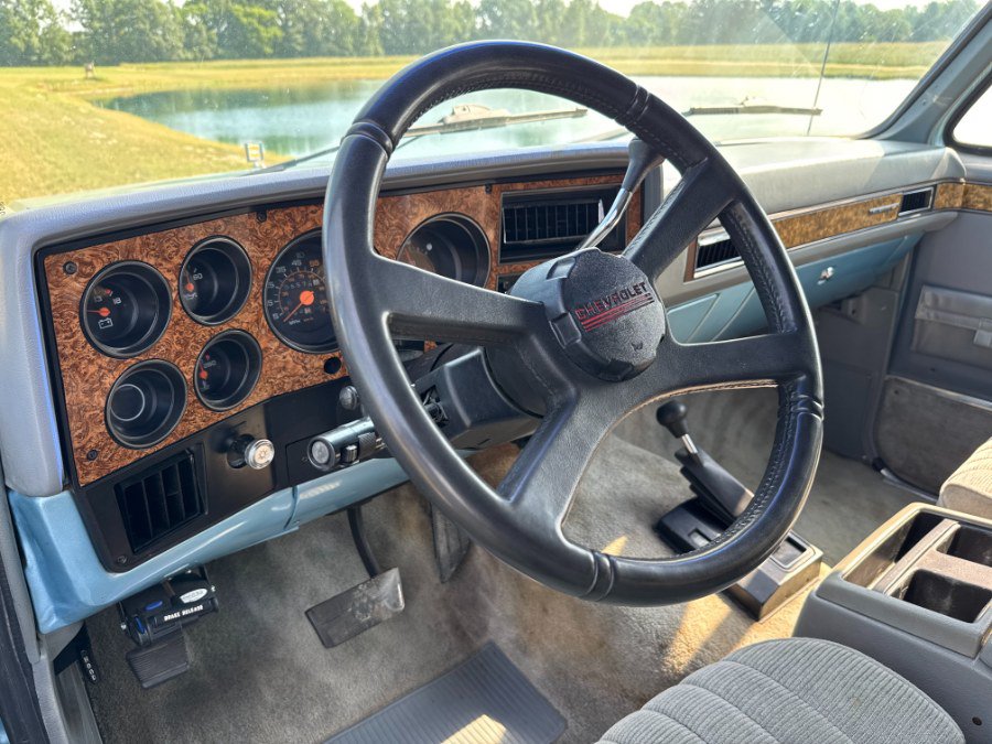 Used 1989 Chevrolet Suburban 4WD image 23