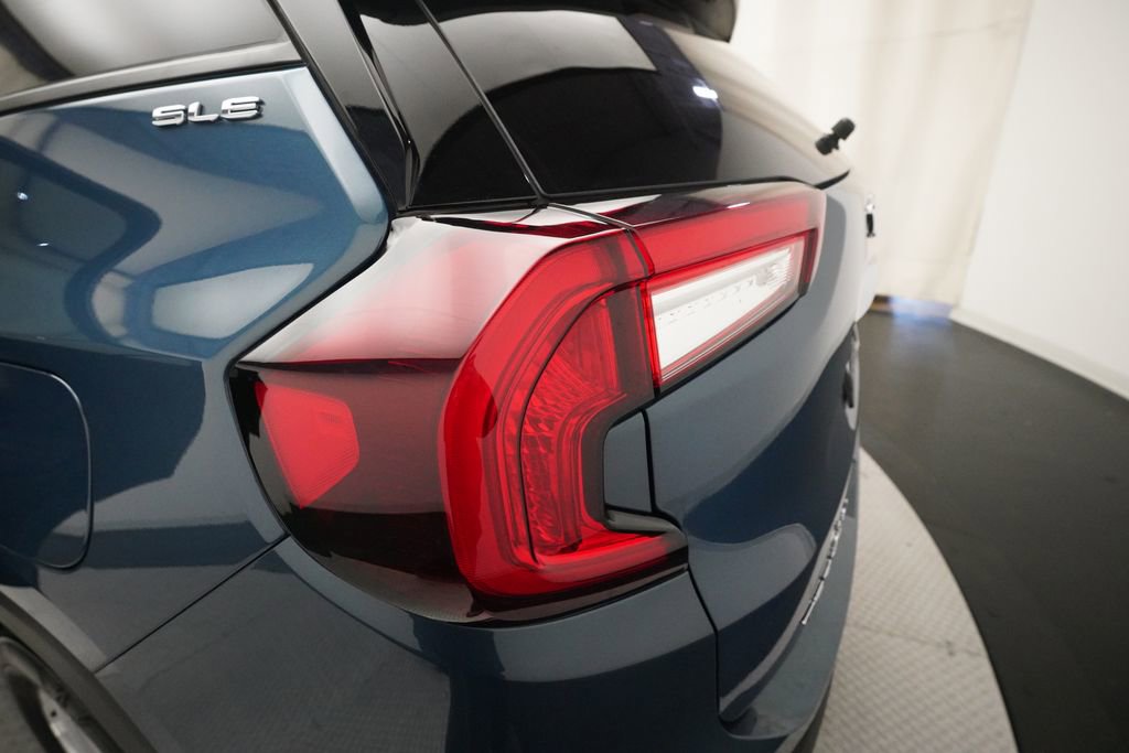 Used 2024 GMC Terrain SLE w/ Driver Convenience Package image 31