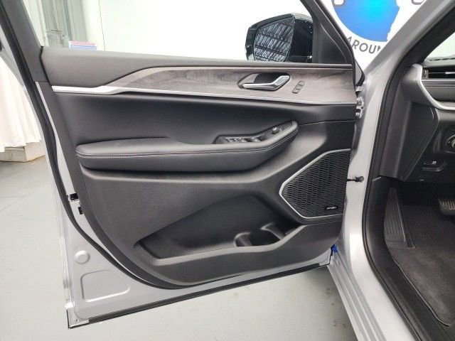 New 2024 Jeep Grand Cherokee Limited 4xe image 11