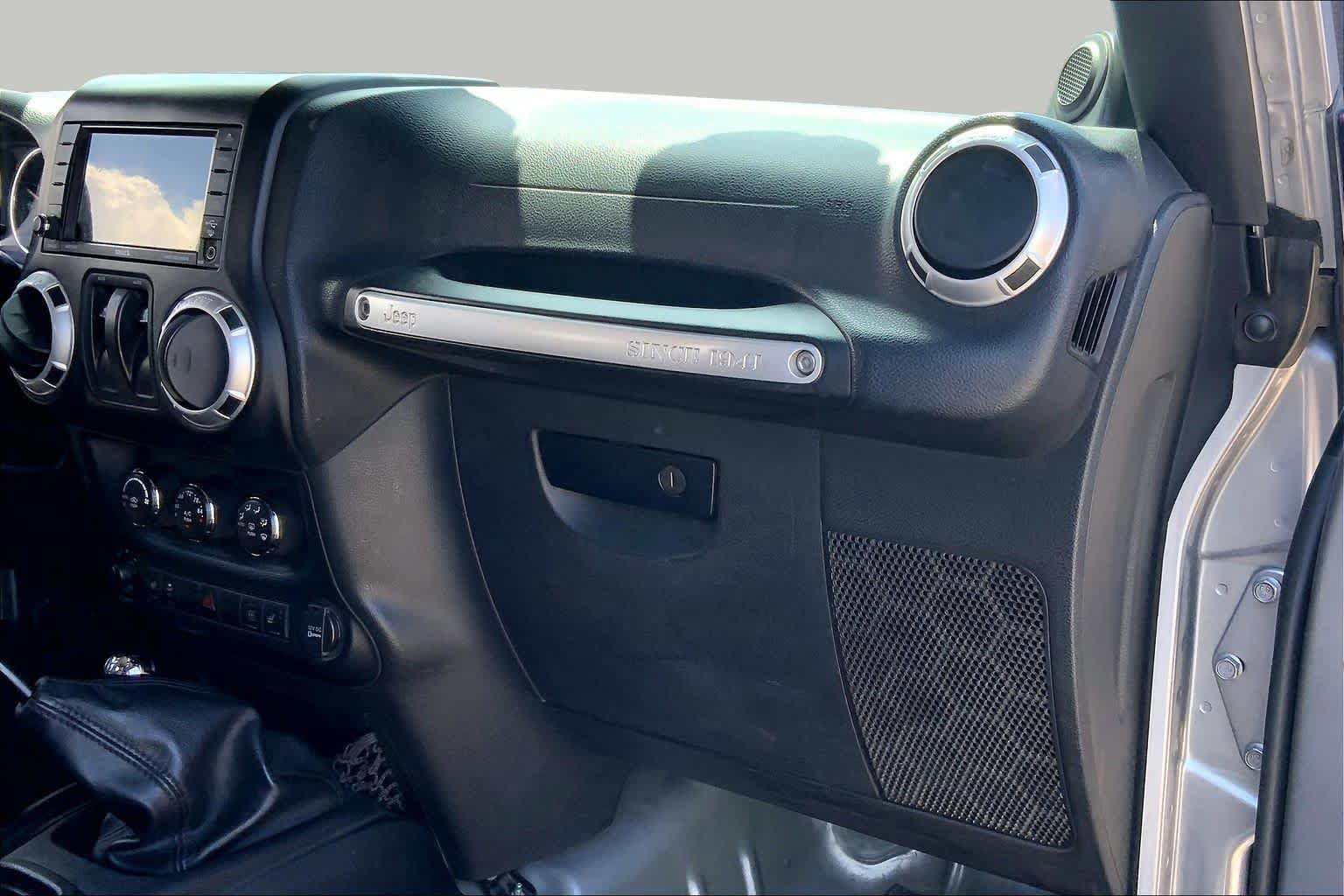 Used 2013 Jeep Wrangler Rubicon w/ PWR Convenience Group AWD/4WD image 16