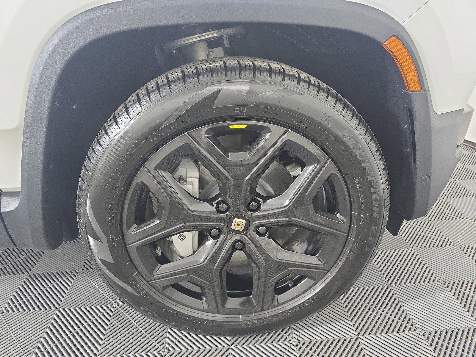 Used 2025 Rivian R1S Adventure AWD/4WD image 11