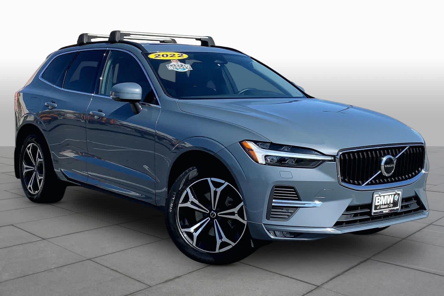 Used 2022 Volvo XC60 B5 Momentum w/ Climate Package AWD/4WD image 3