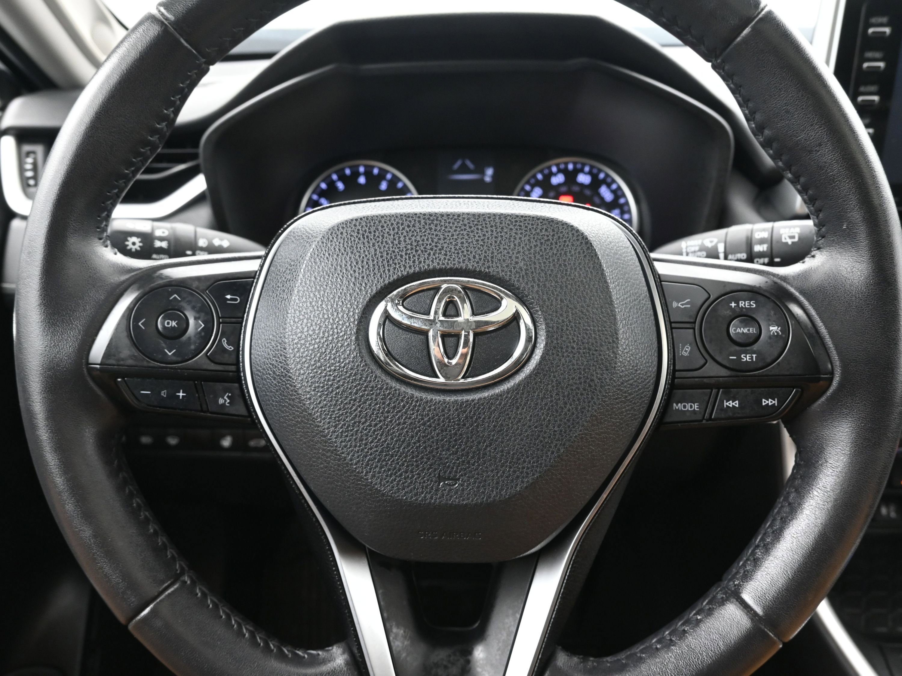 Used 2019 Toyota RAV4 XLE Premium image 13
