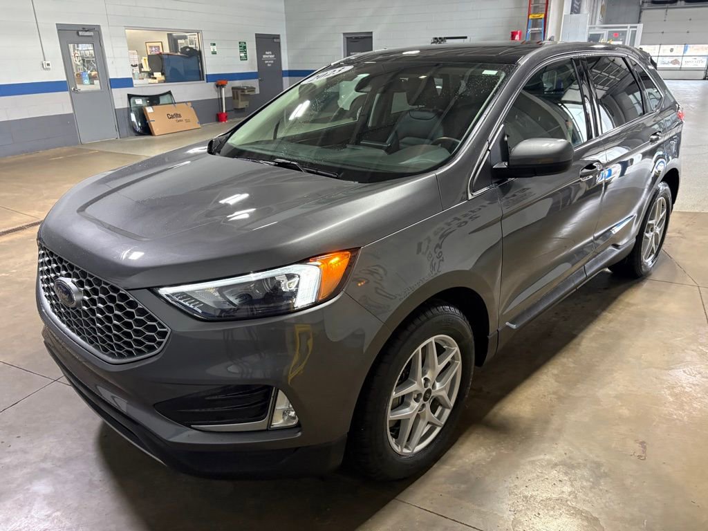 Used 2023 Ford Edge SEL w/ Convenience Package image 6