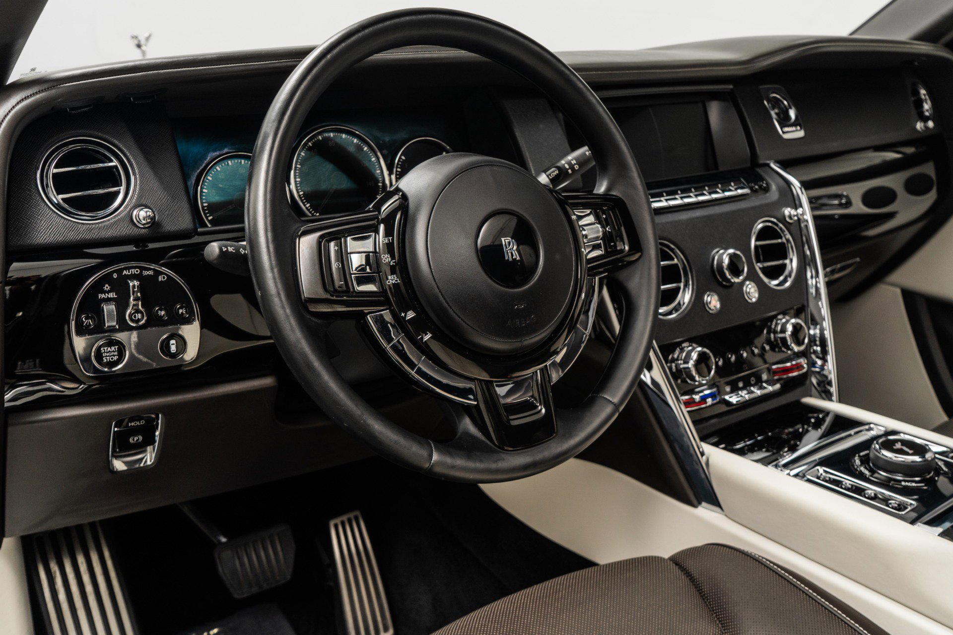 Used 2022 Rolls-Royce Cullinan image 13