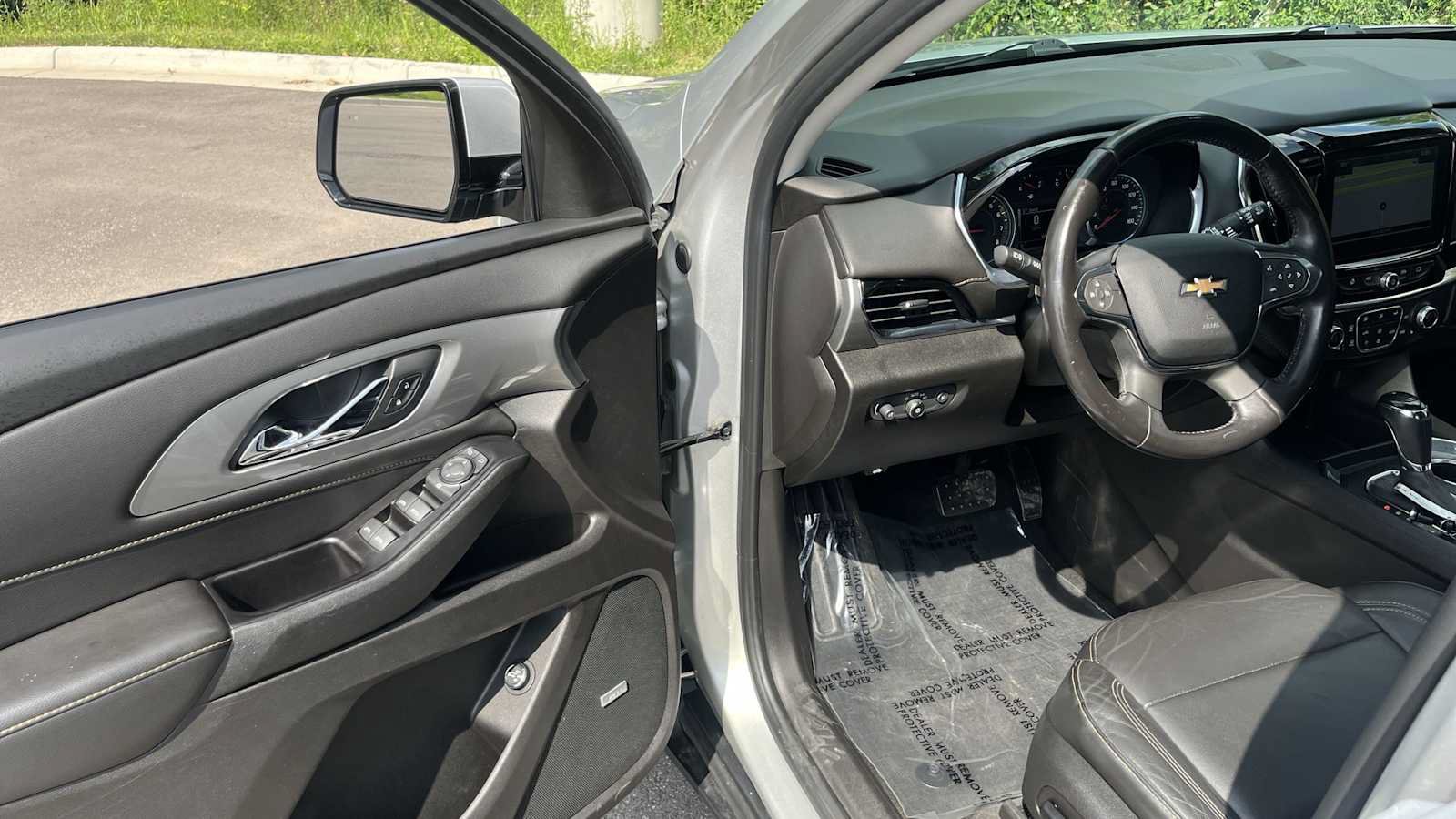 Used 2019 Chevrolet Traverse LT w/ LT Premium Package AWD/4WD image 16
