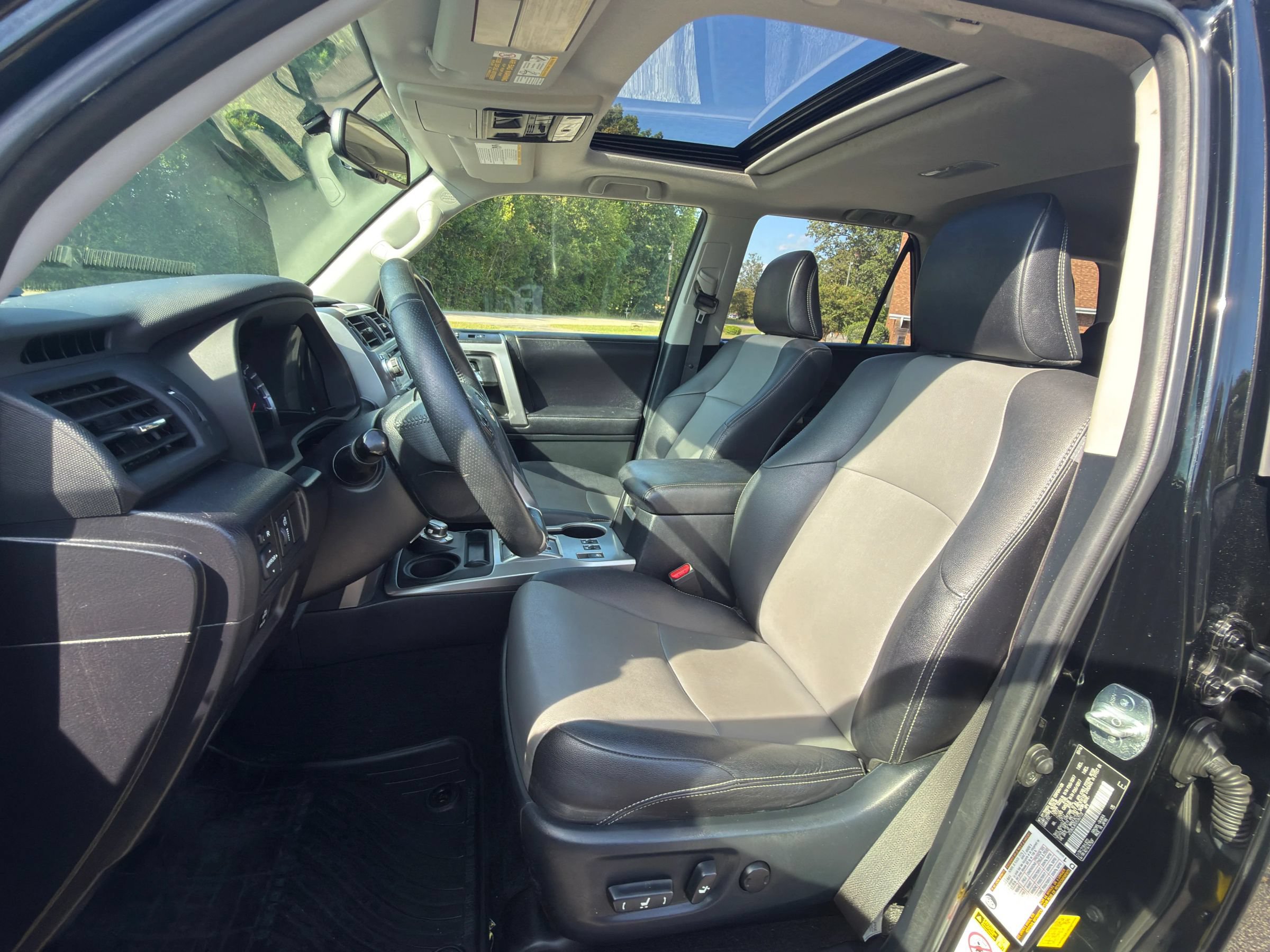 Used 2016 Toyota 4Runner SR5 Premium AWD/4WD image 2