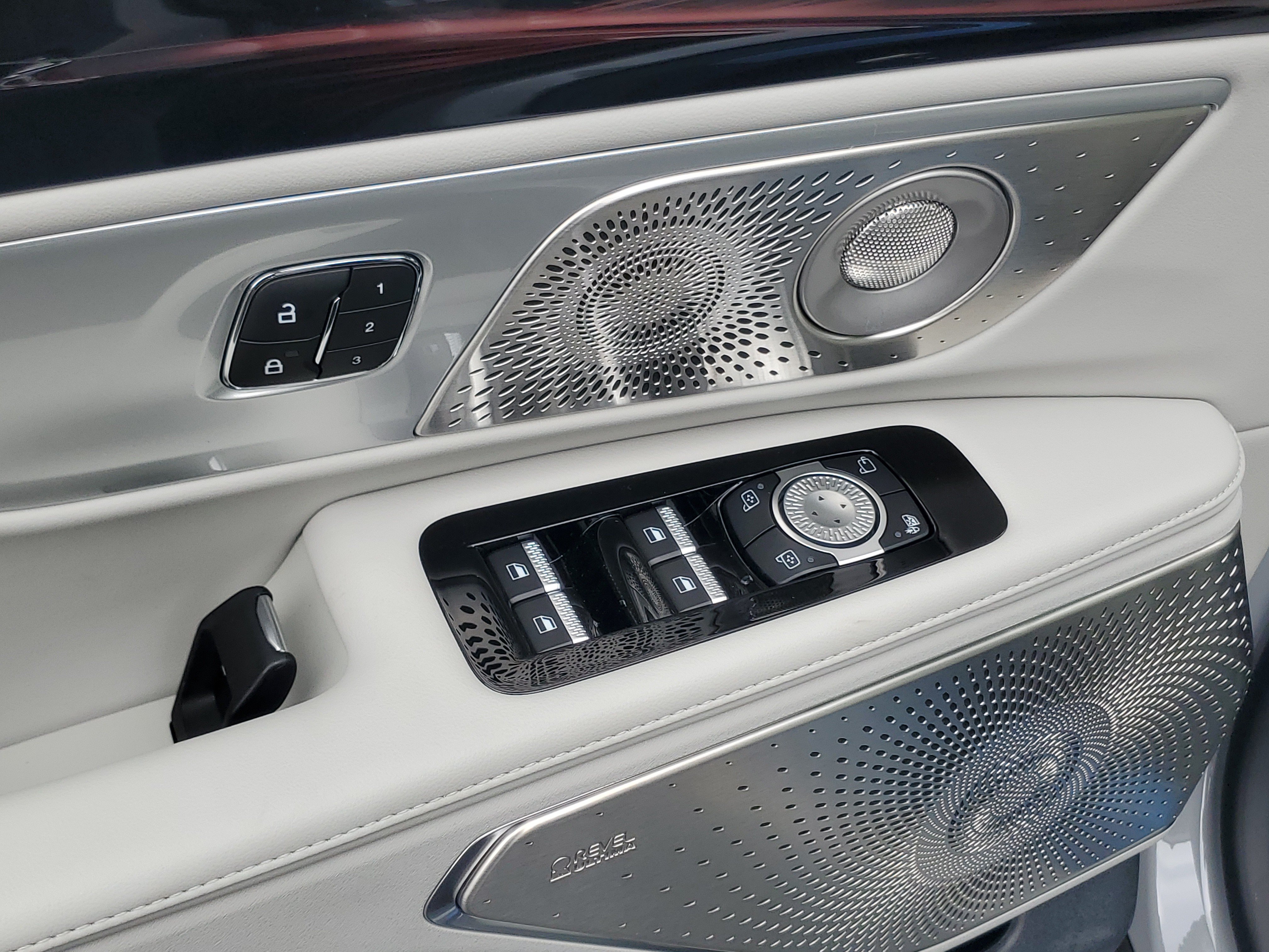 New 2026 Lincoln Nautilus Reserve AWD/4WD image 9
