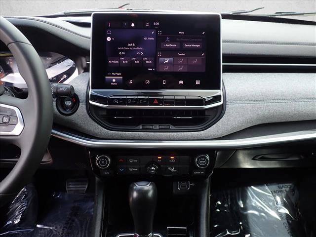 Used 2024 Jeep Compass Latitude AWD/4WD image 15