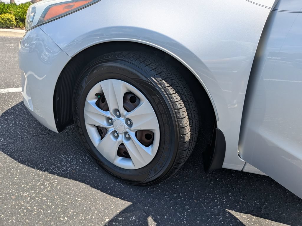 Used 2017 Kia Forte LX FWD image 35