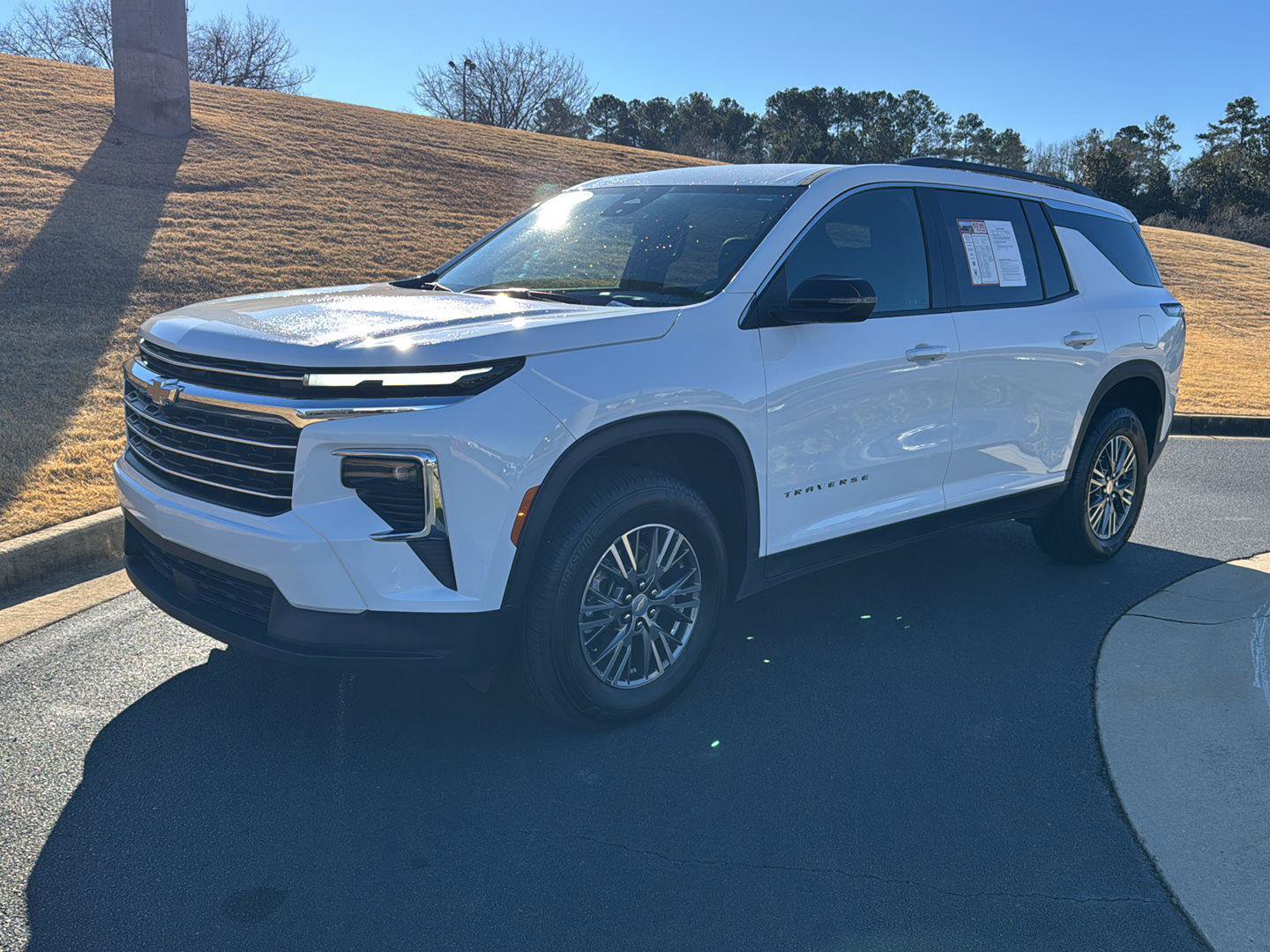 Used 2025 Chevrolet Traverse LT