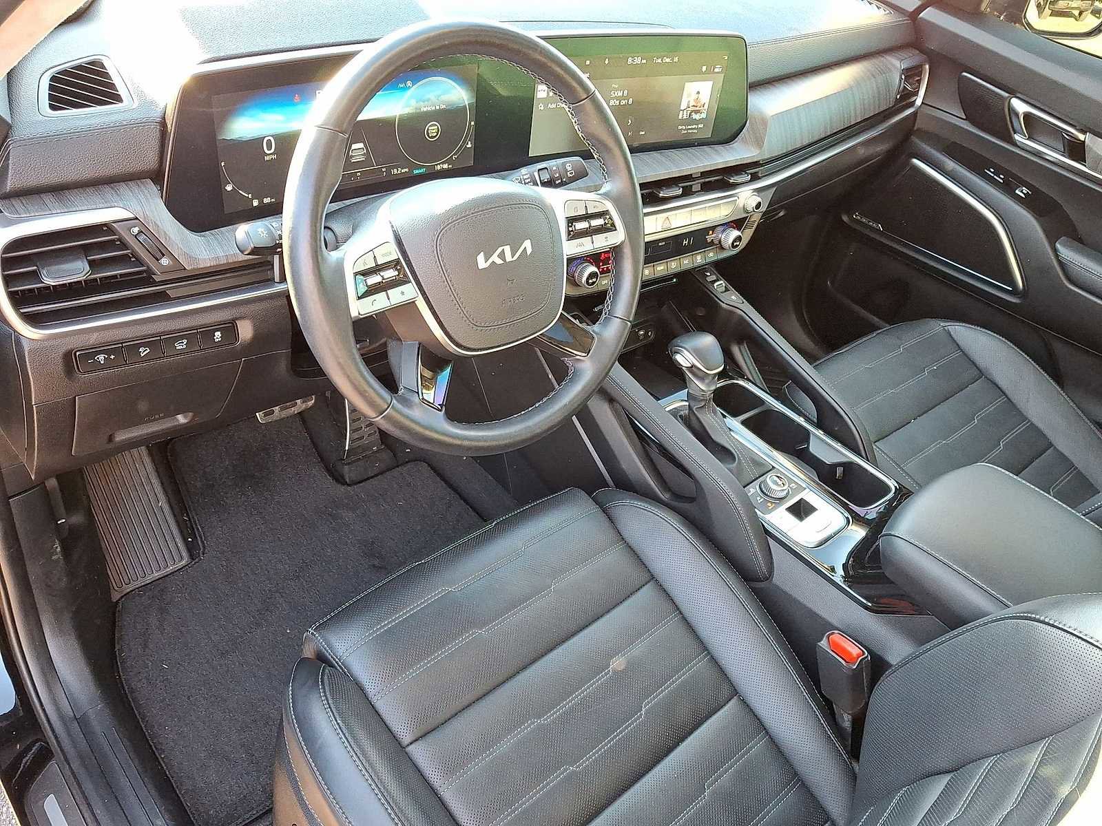 Used 2024 Kia Telluride SX Prestige w/ Towing Package image 16