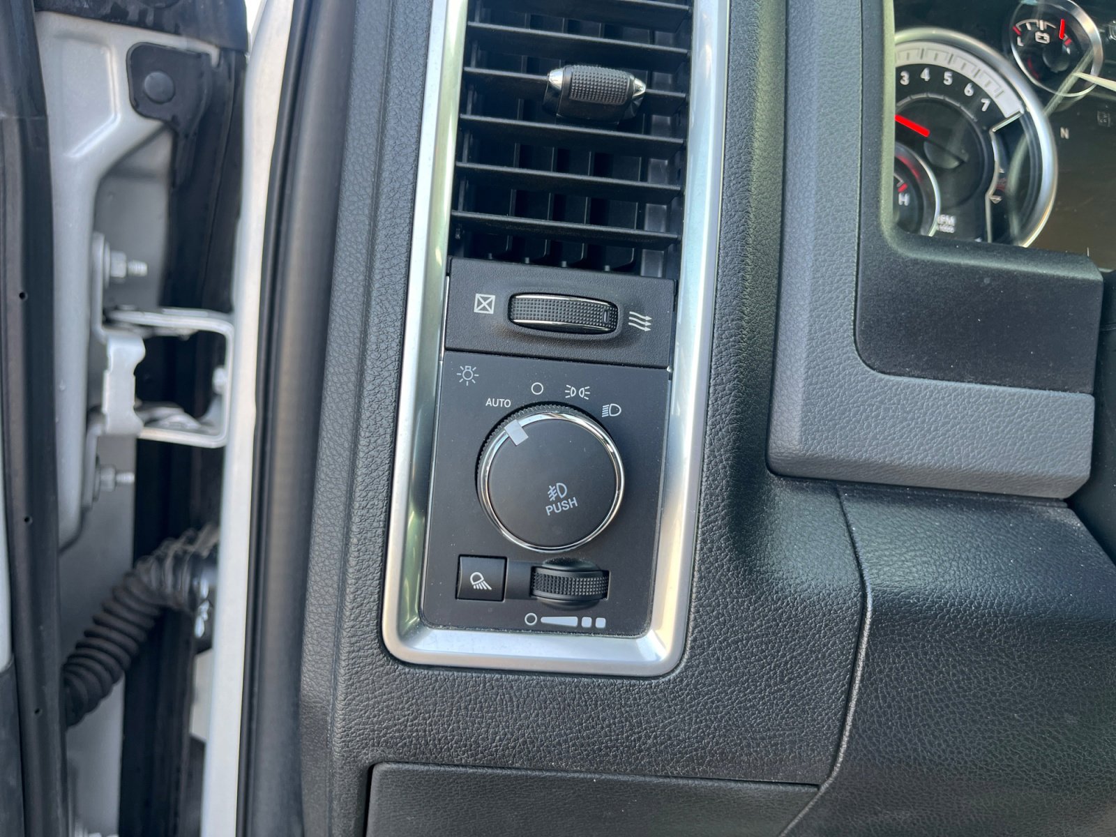 Used 2018 RAM 1500 Big Horn image 12