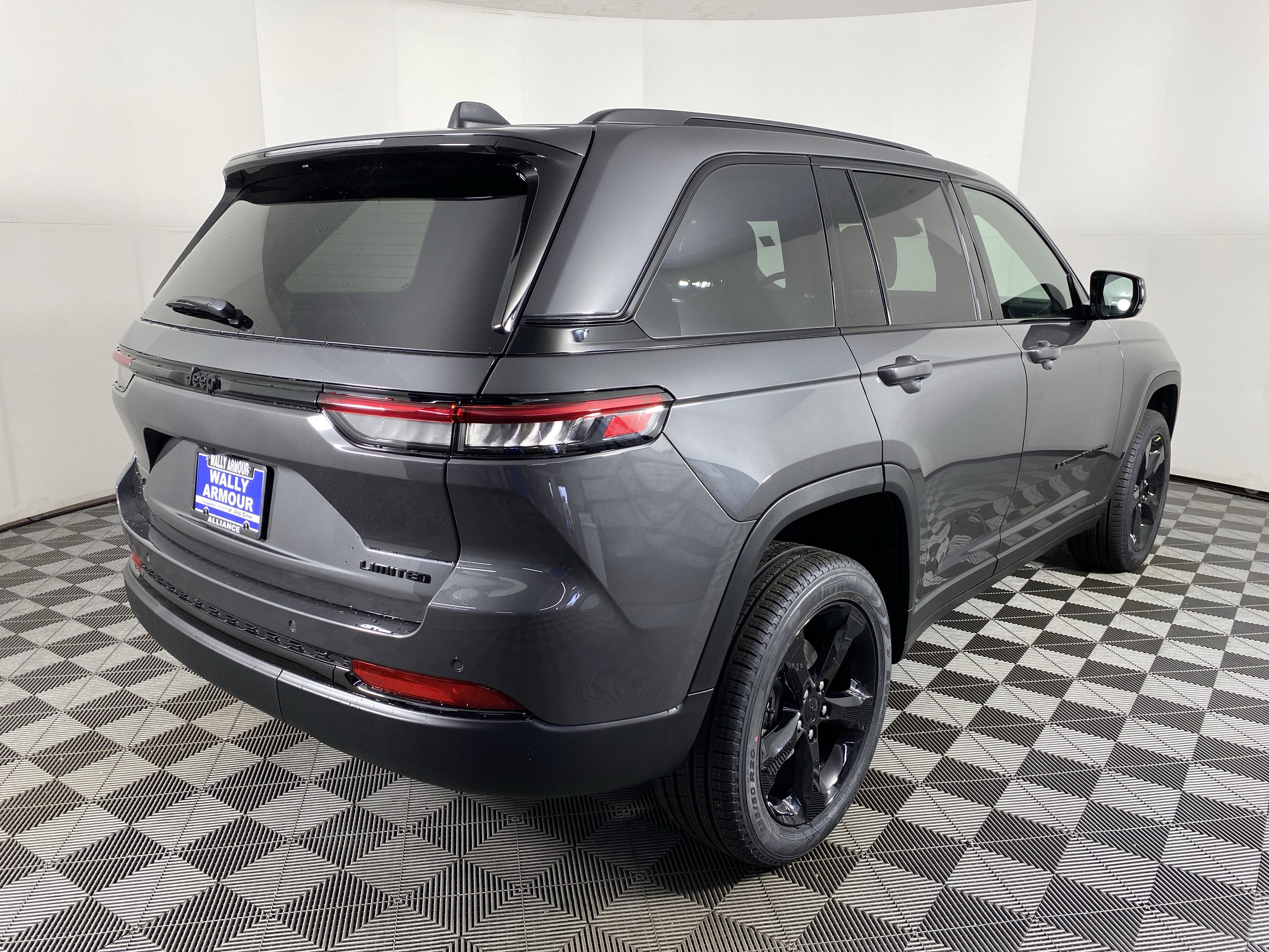 New 2025 Jeep Grand Cherokee Limited w/ Black Appearance Package image 8