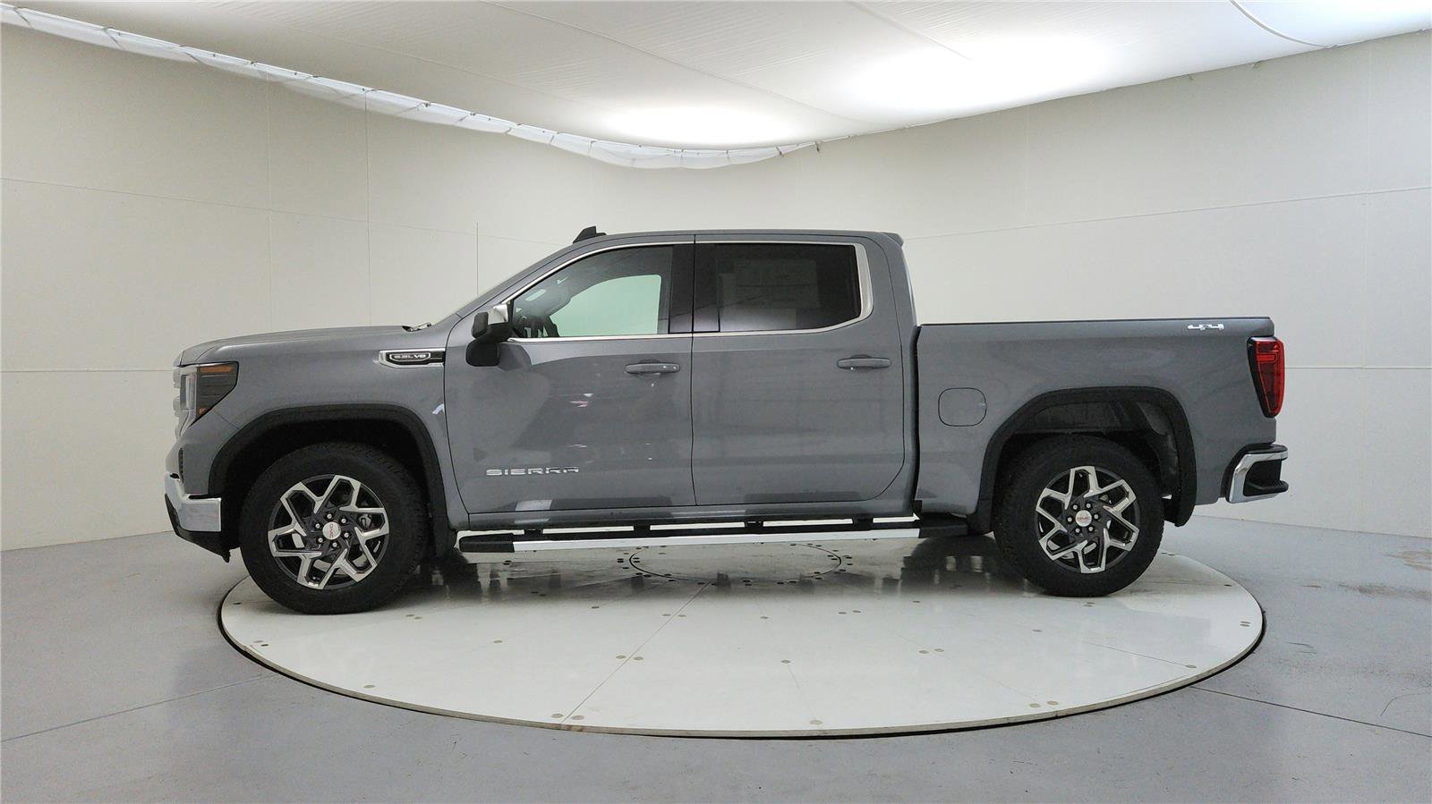 Used 2025 GMC Sierra 1500 SLE image 4