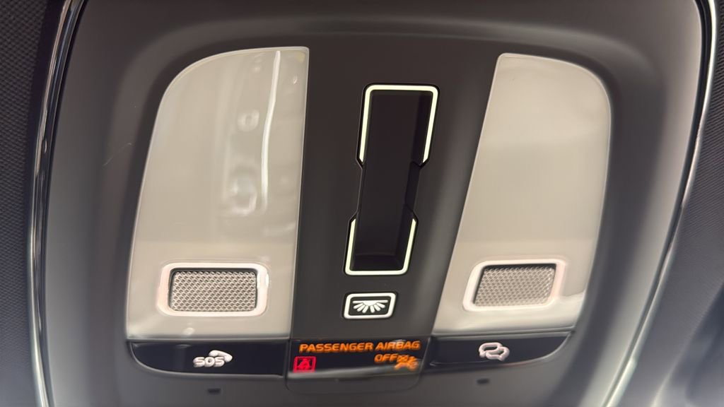 Certified 2024 Volvo XC60 B5 Ultimate w/ Climate Package image 21