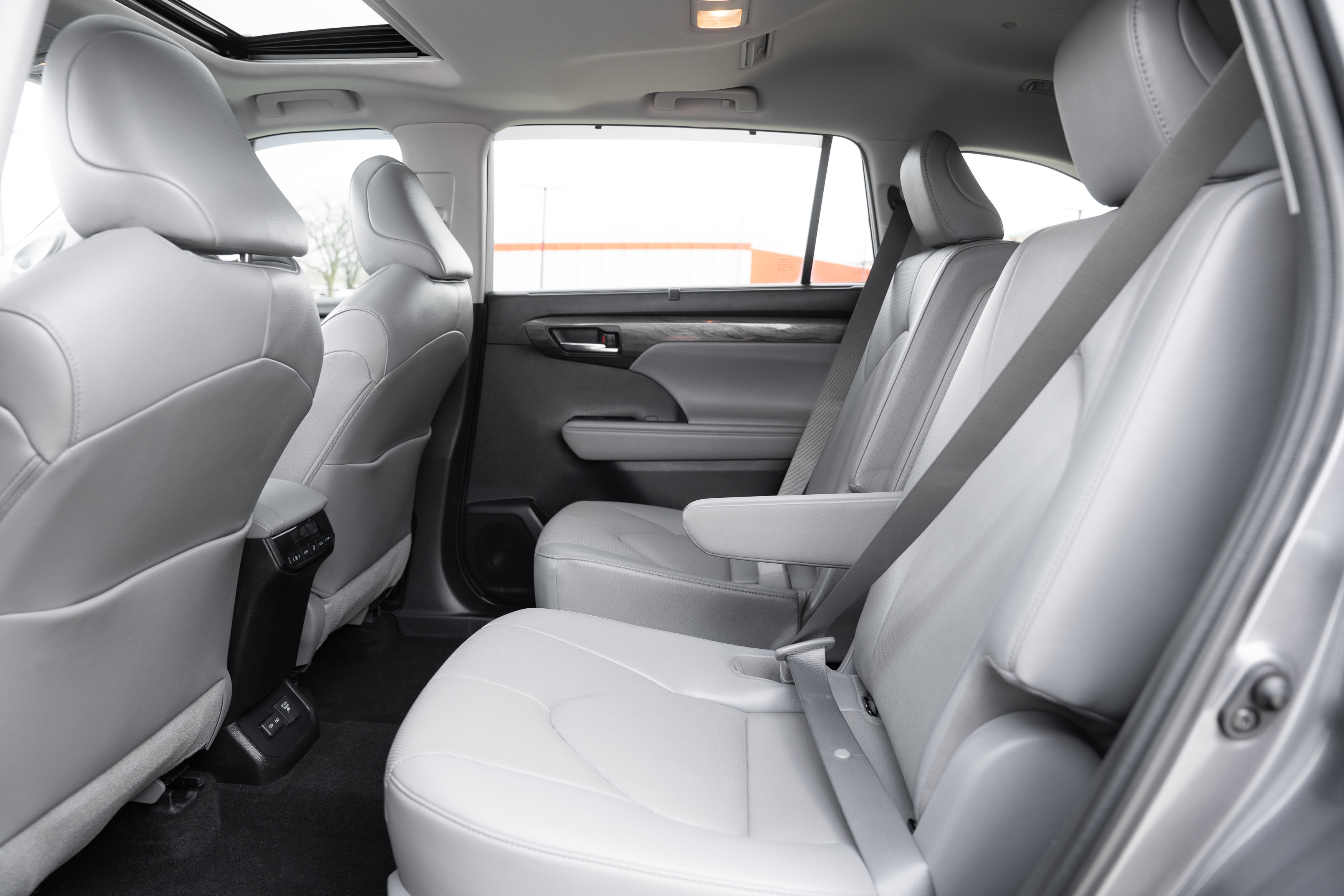 Used 2023 Toyota Highlander Limited image 25