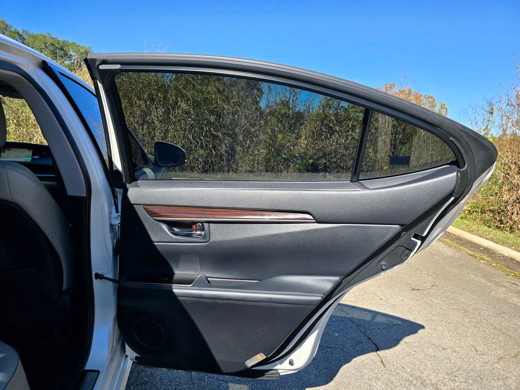 Used 2016 Lexus ES 300h image 54