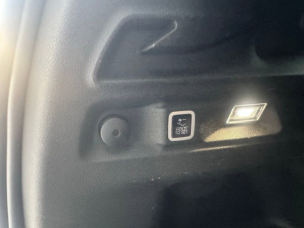 Used 2024 Jeep Grand Cherokee L Laredo image 42