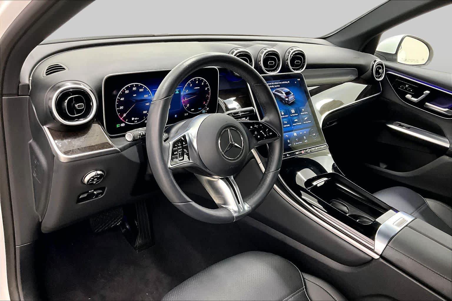 Used 2025 Mercedes-Benz GLC 300 4MATIC image 17
