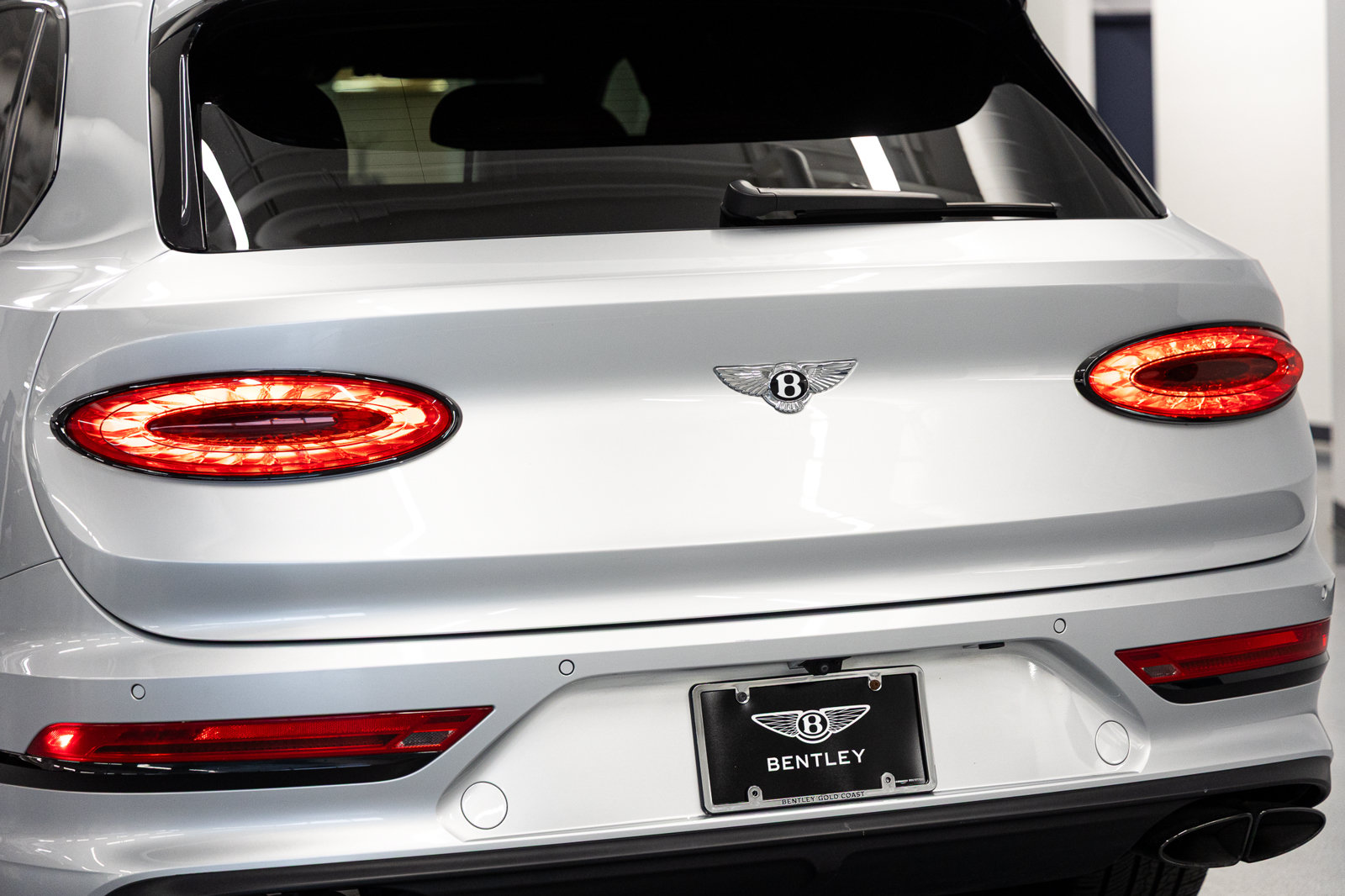 Certified 2023 Bentley Bentayga Plug-In Hybrid AWD/4WD image 17