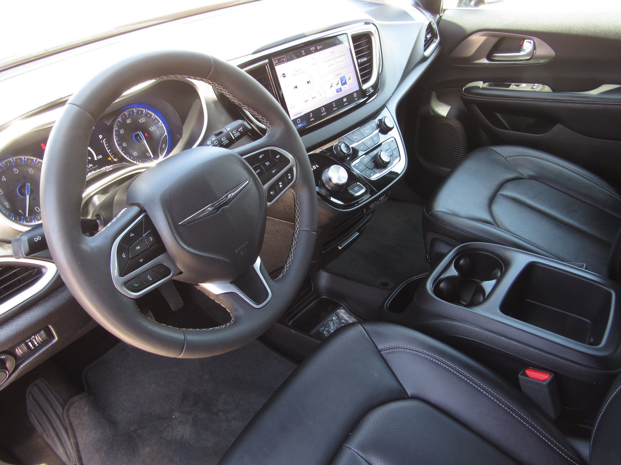 Used 2025 Chrysler Pacifica Select FWD image 17