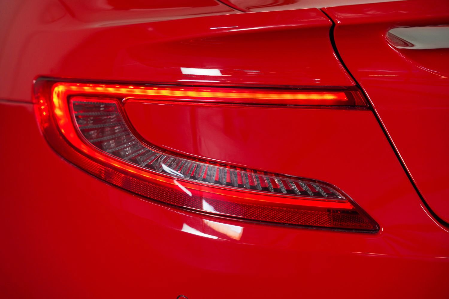 Used 2014 Aston Martin Vanquish Volante RWD image 21