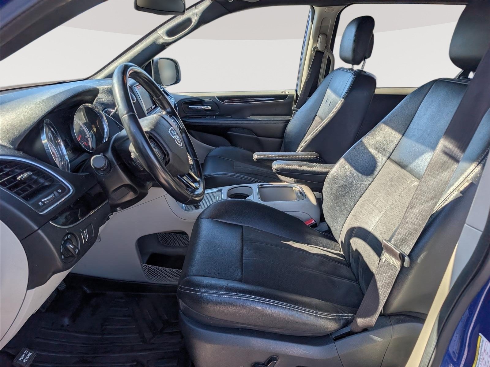Used 2020 Dodge Grand Caravan SXT FWD image 17