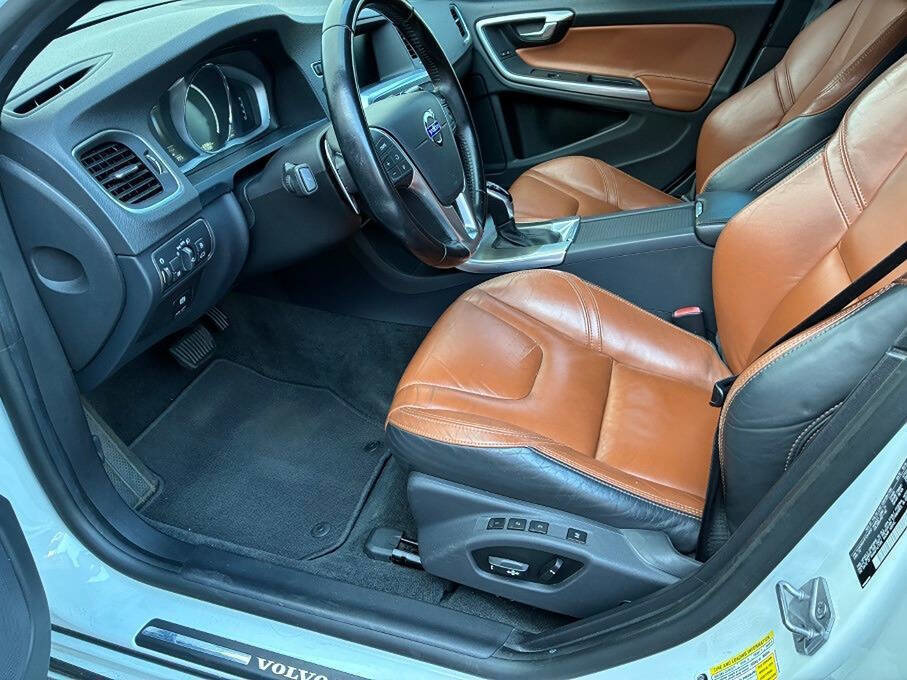 Used 2015 Volvo V60 T5 Premier w/ 19" Sport Package FWD image 16