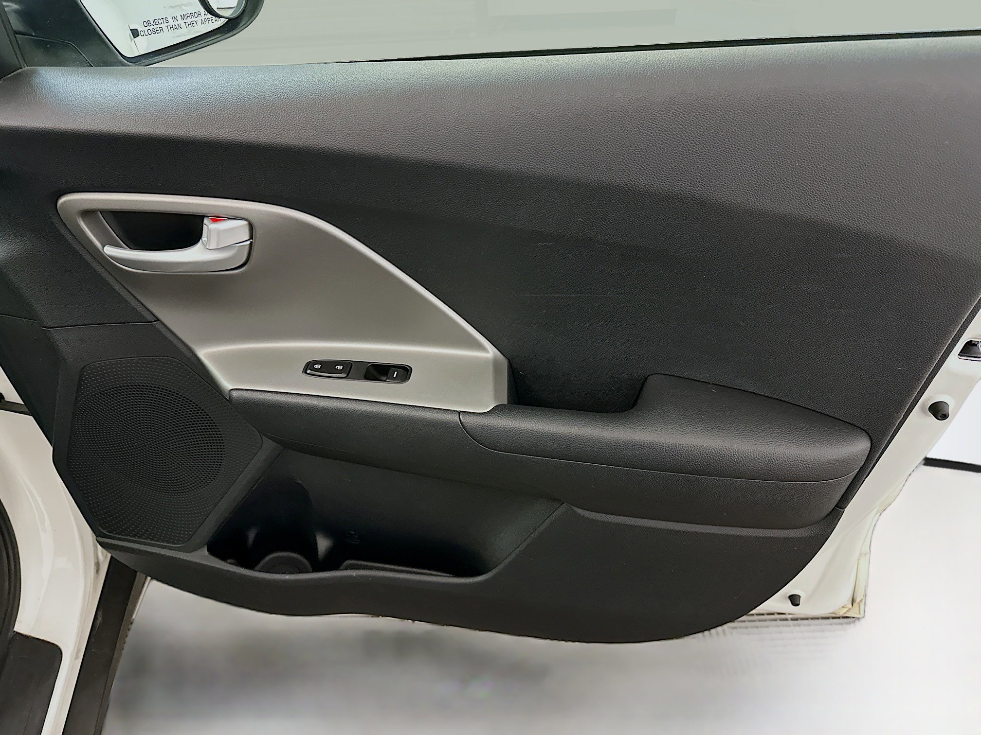 Used 2018 Kia Niro LX image 32