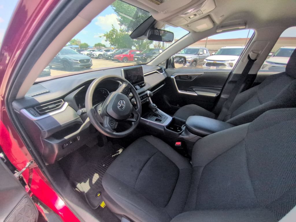 Used 2025 Toyota RAV4 LE AWD/4WD image 15