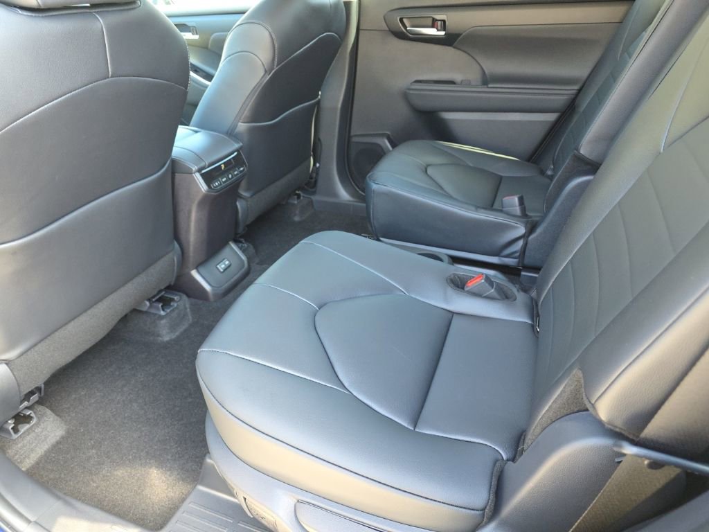 Certified 2026 Toyota Highlander XLE image 14