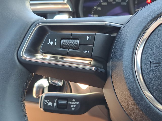 Certified 2025 Porsche Macan AWD/4WD image 28