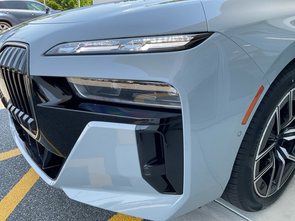 Certified 2024 BMW i7 eDrive50 w/ M Sport Package RWD image 26