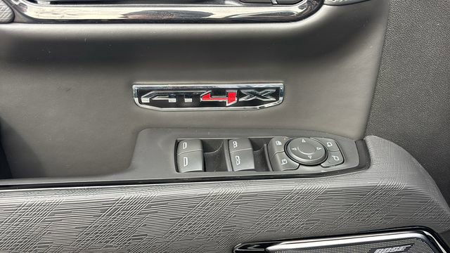 Used 2025 GMC Sierra 1500 AT4X image 15