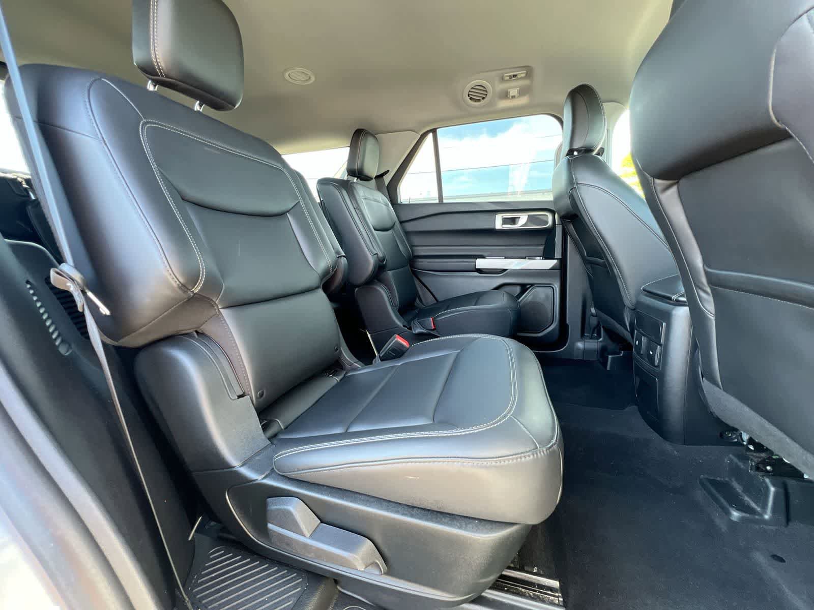 Used 2024 Ford Explorer XLT w/ Equipment Group 202A AWD/4WD image 20