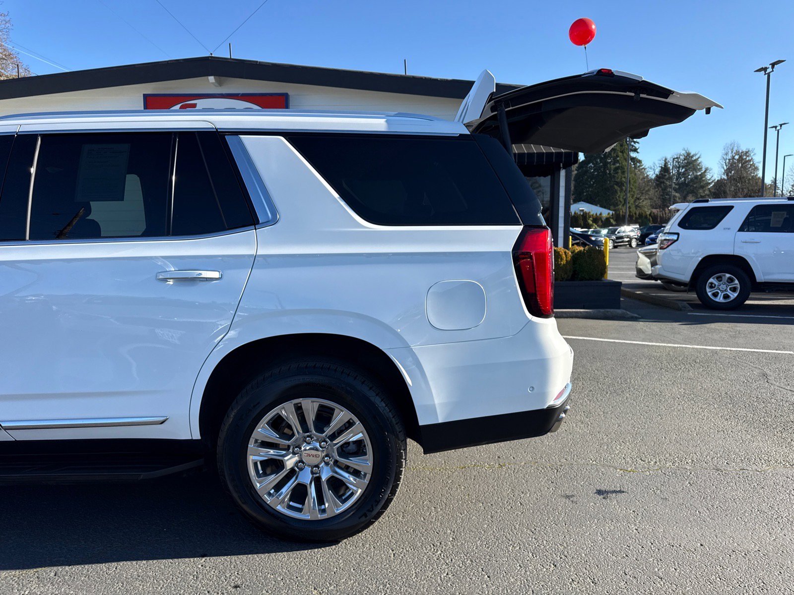 Used 2025 GMC Yukon Denali image 9