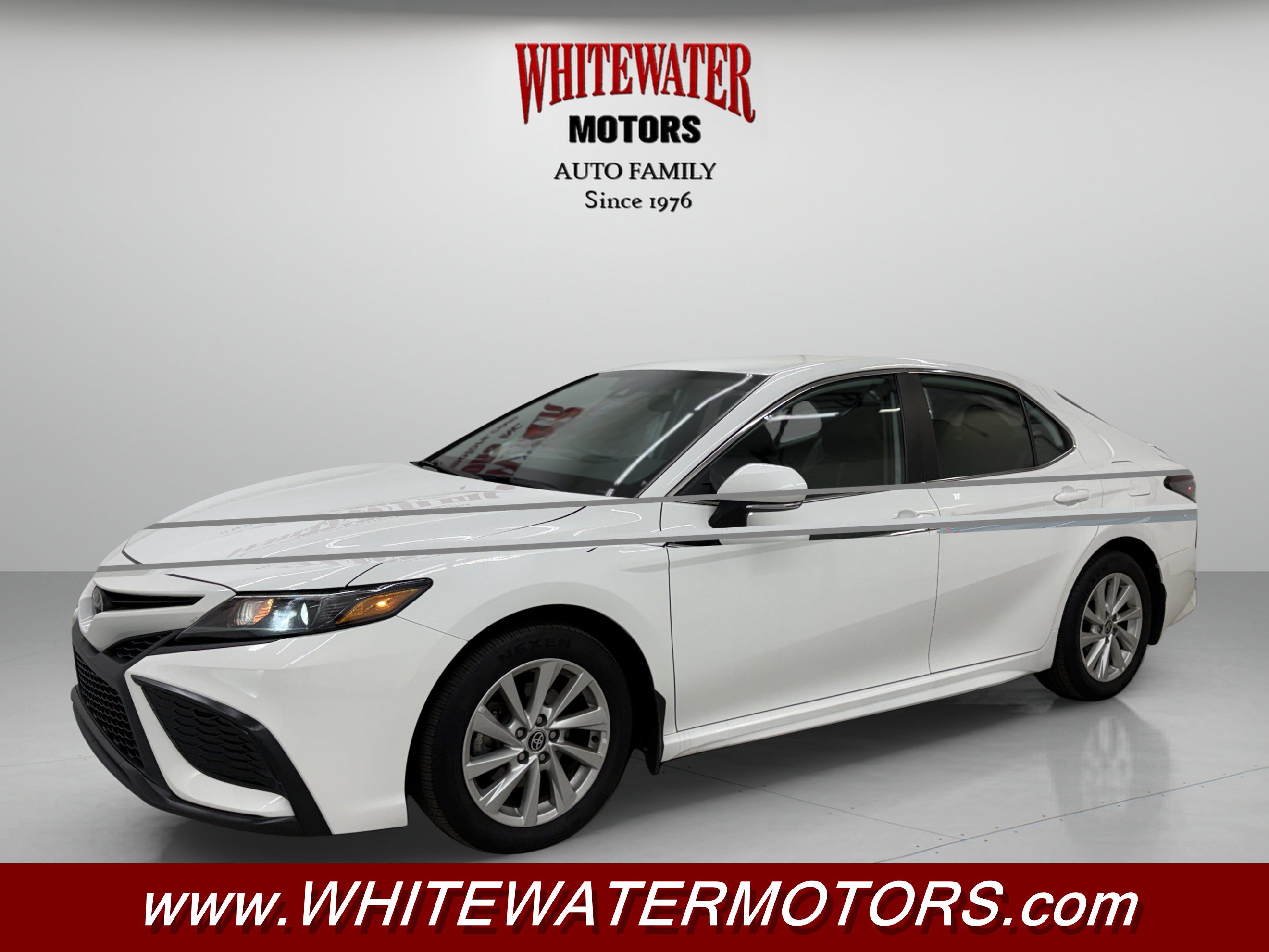 Used 2023 Toyota Camry SE FWD image 1