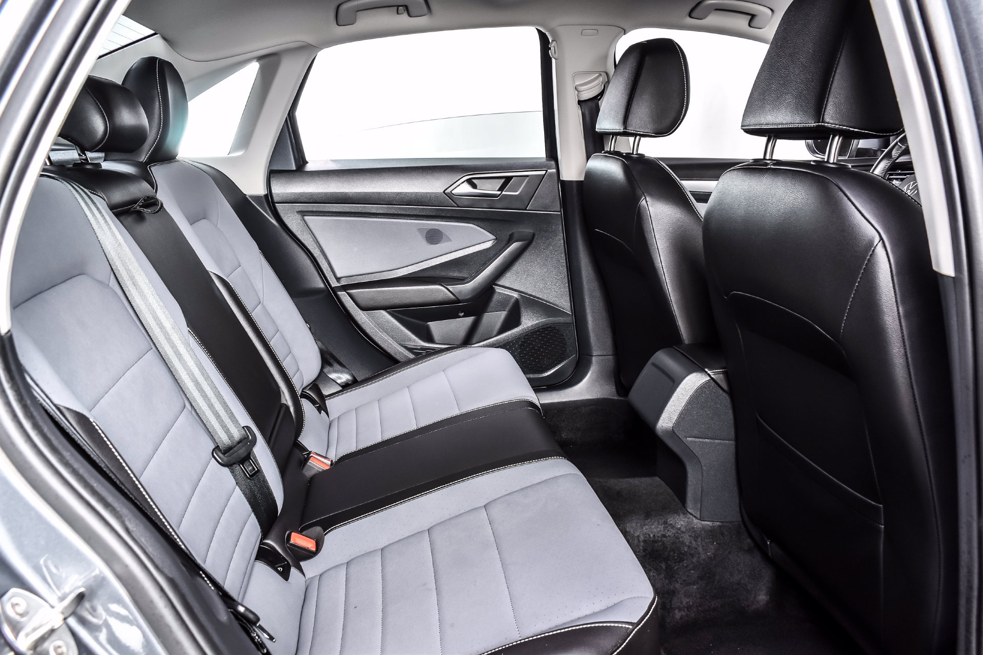 Used 2025 Volkswagen Jetta SE FWD image 21