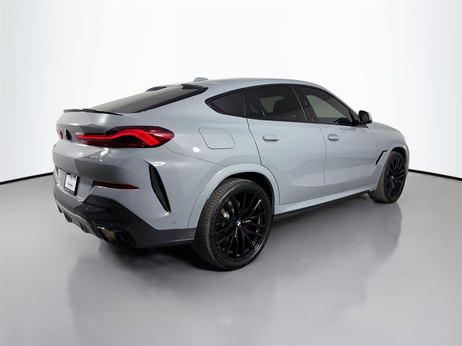 New 2026 BMW X6 xDrive40i w/ Climate Comfort Package image 5