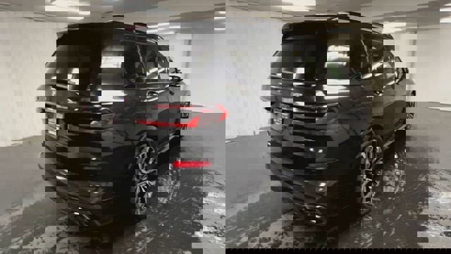 Used 2024 BMW X7 M60i image 8